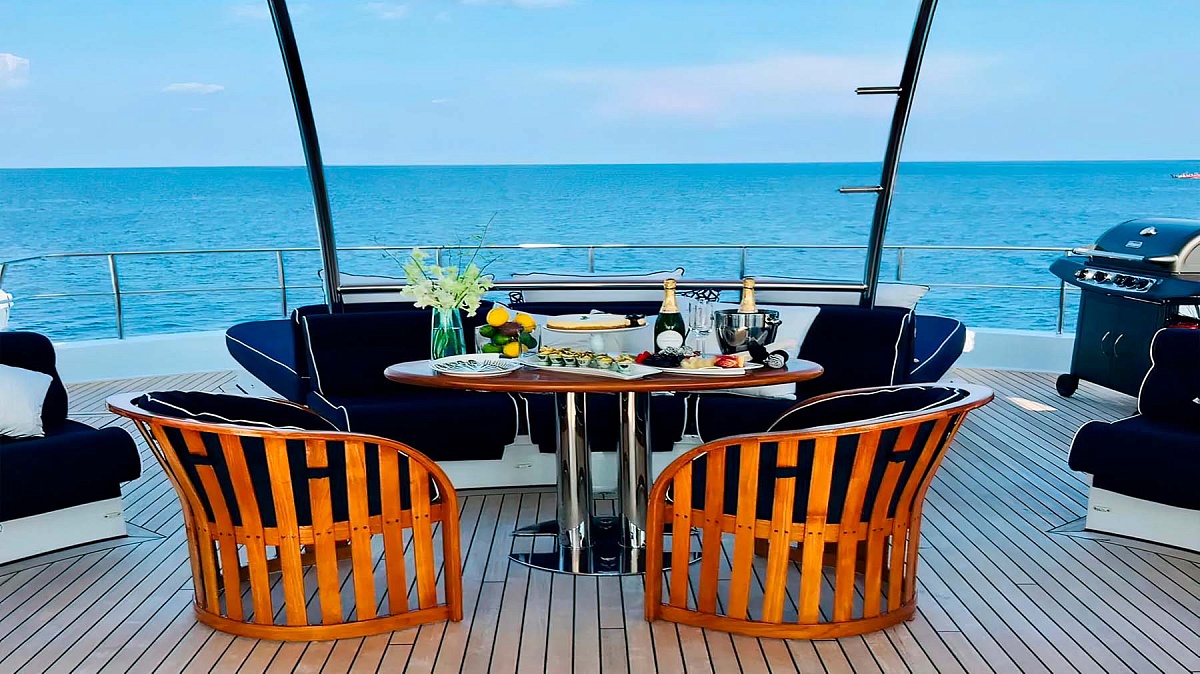 Аренда моторной яхты 	Heesen 129 Lady Azul на Пхукете